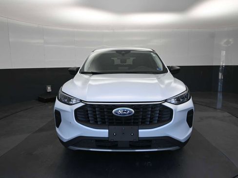 Used 2025 Ford Escape Active w/ Cold Weather Package FWD image 11