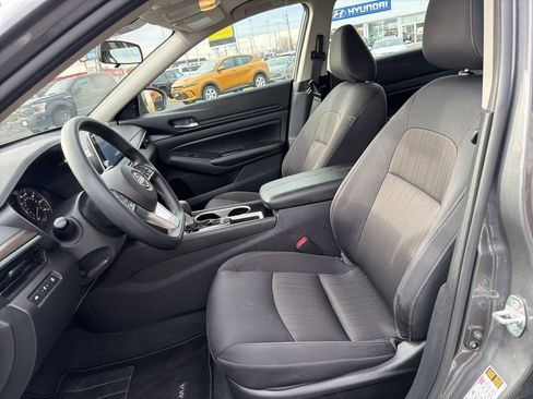 Used 2024 Nissan Altima 2.5 SV image 11