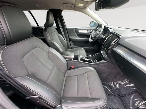 Used 2020 Volvo XC40 T4 Momentum FWD image 27