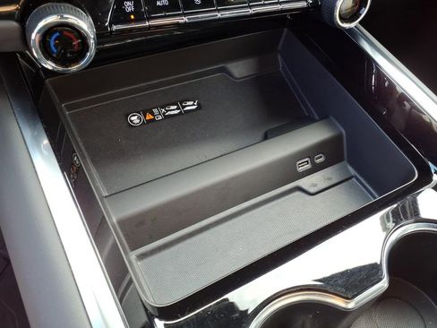 Used 2025 Chevrolet Tahoe High Country image 21