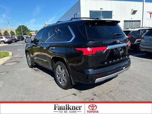 Used 2025 Toyota Sequoia Capstone AWD/4WD image 11