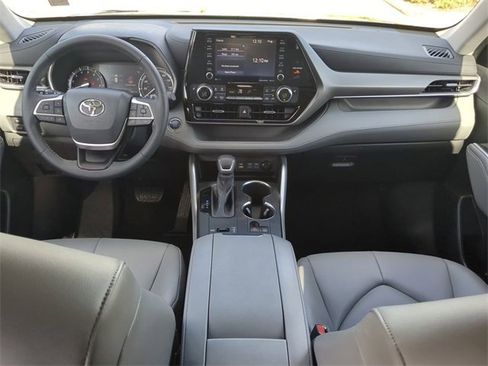 Certified 2022 Toyota Highlander XLE image 15