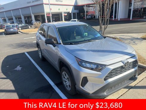 Used 2022 Toyota RAV4 LE image 3