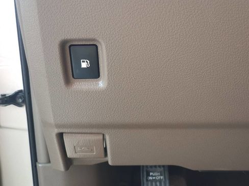 Used 2011 Lexus GX 460 image 31