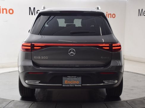 Used 2024 Mercedes-Benz EQB 300 4MATIC image 5