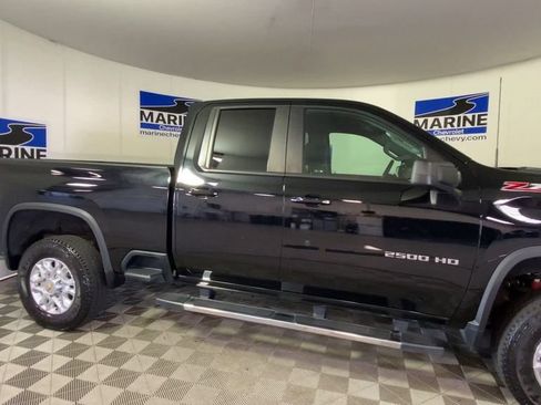 Used 2024 Chevrolet Silverado 2500 LT AWD/4WD image 3