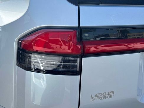 Used 2024 Lexus GX 550 w/ Accessory Package (31) AWD/4WD image 14