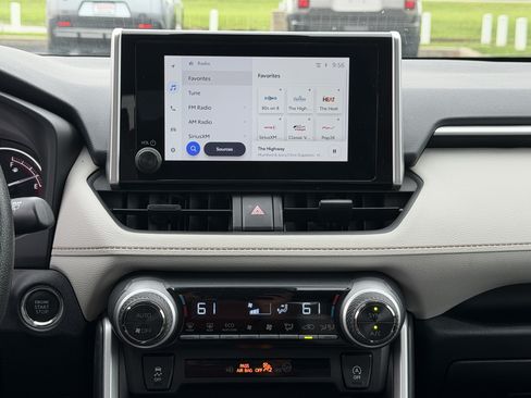 Used 2025 Toyota RAV4 XLE FWD image 22