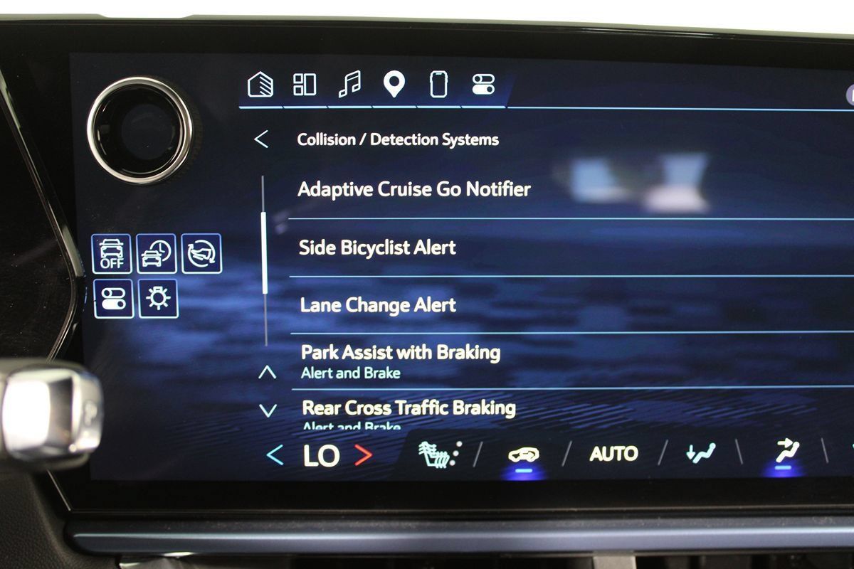 Used 2024 Chevrolet Equinox EV LT w/ LPO, All-Weather Mat Package FWD image 11