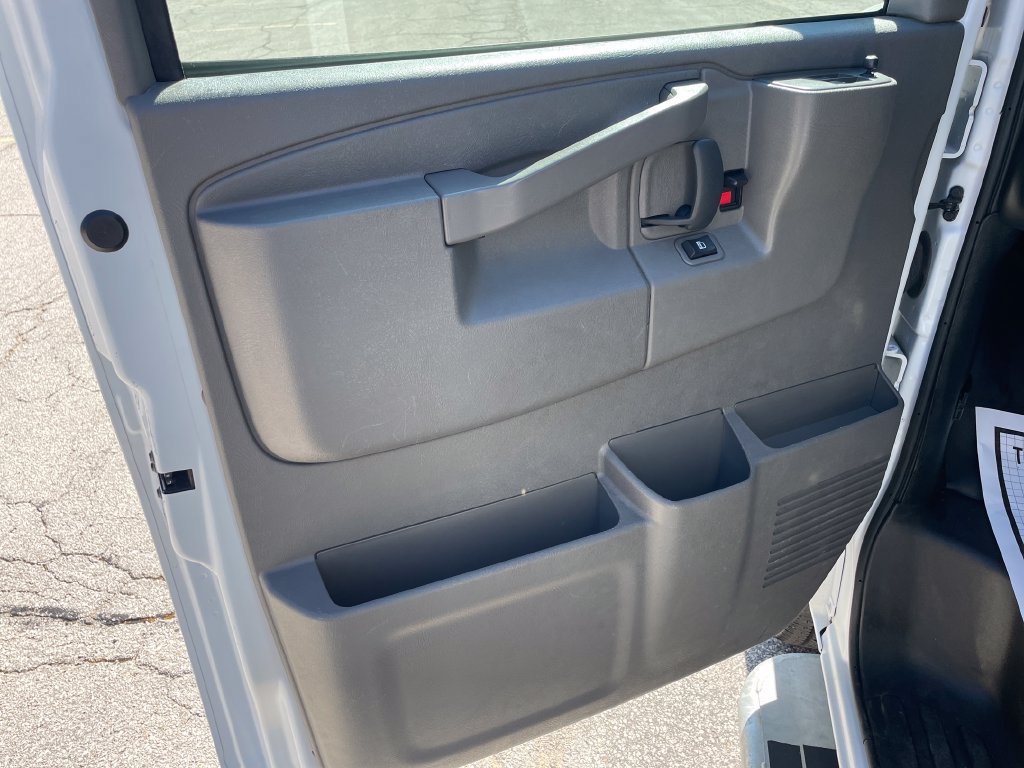 Used 2024 GMC Savana 2500 w/ Driver Convenience Package RWD image 5