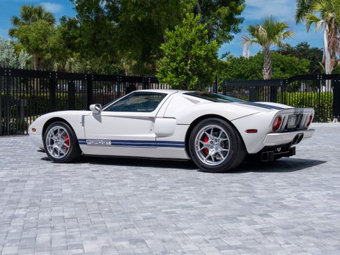 Used 2005 Ford GT RWD image 5