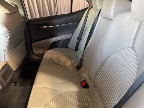 Used 2019 Toyota Camry SE FWD image 13