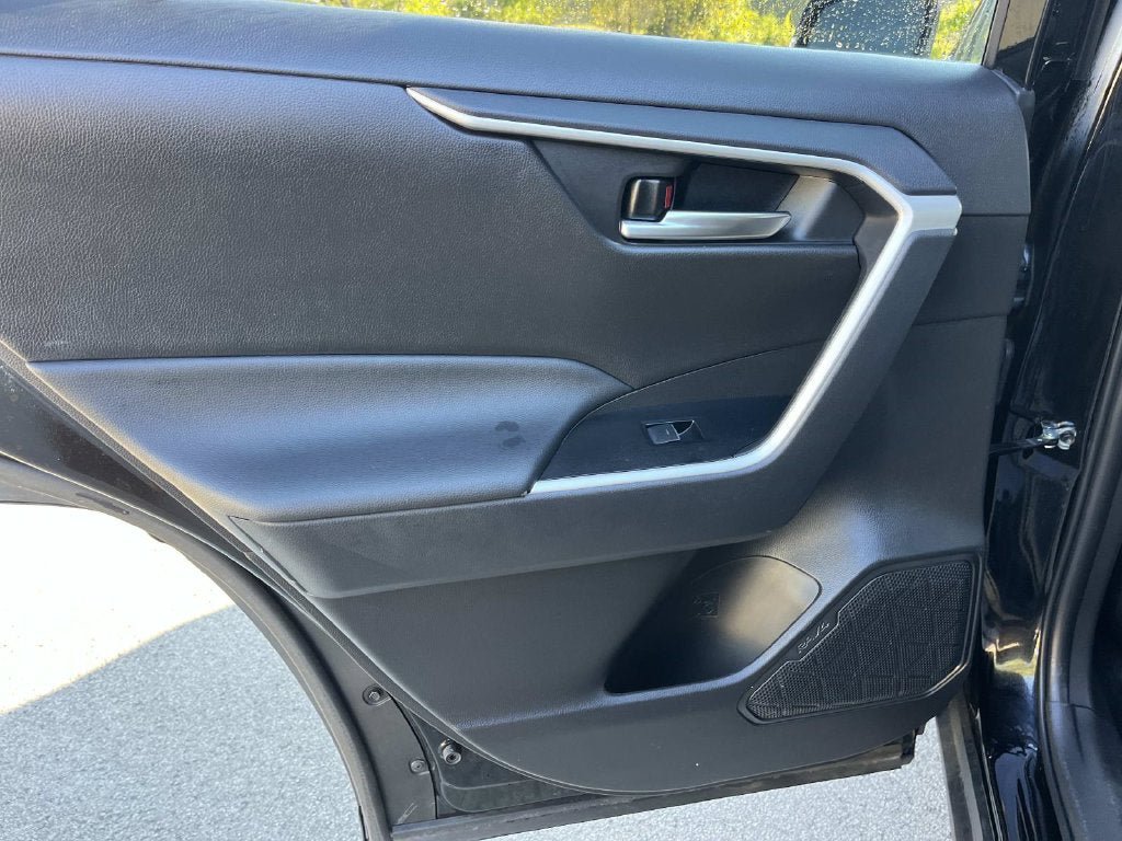 Used 2025 Toyota RAV4 XLE FWD image 18