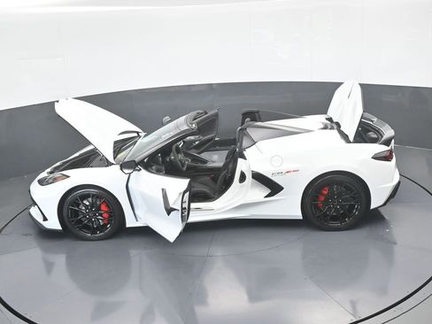 Used 2024 Chevrolet Corvette Stingray Convertible w/ Z51 Performance Package image 61