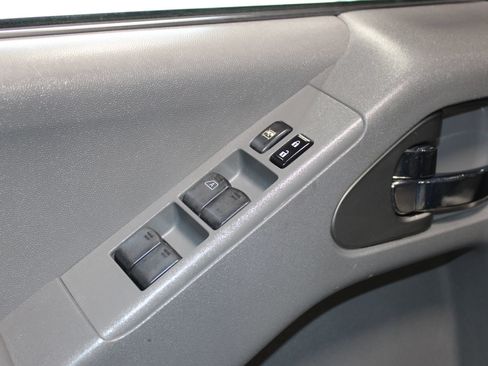 Used 2015 Nissan Frontier SV RWD image 9
