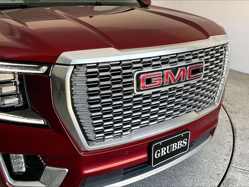 Used 2021 GMC Yukon Denali w/ Denali Premium Package AWD/4WD image 36