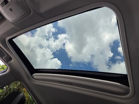 Used 2018 Toyota RAV4 XLE FWD image 20