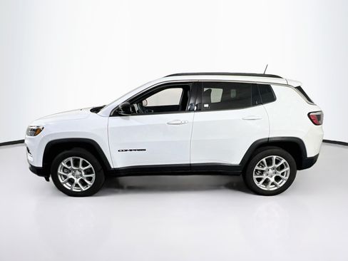 Used 2024 Jeep Compass Latitude AWD/4WD image 8