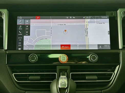 Certified 2025 Porsche Macan AWD/4WD image 17
