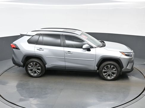 Used 2022 Toyota RAV4 XLE Premium AWD/4WD image 42