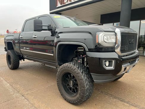 Used 2015 GMC Sierra 2500 Denali w/ Duramax Plus Package image 10