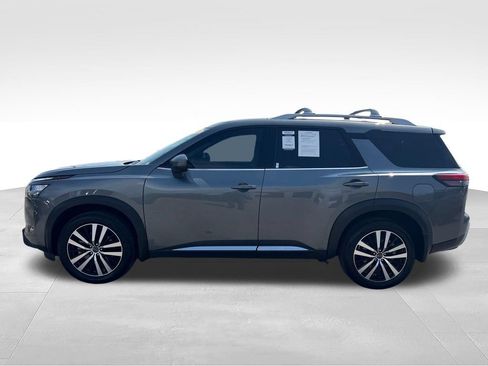 Used 2025 Nissan Pathfinder Platinum w/ Black Appearance Package FWD image 2