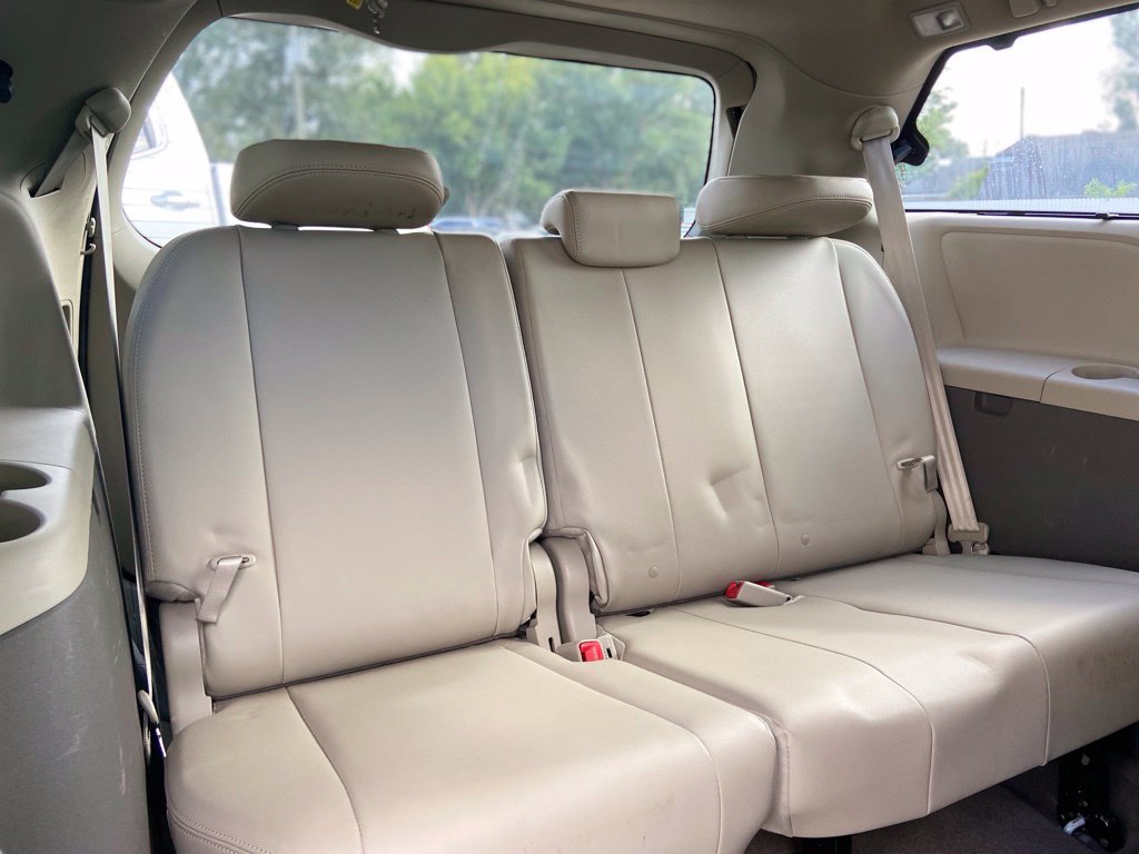 Used 2014 Toyota Sienna XLE FWD image 24