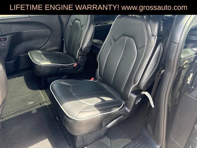 Used 2025 Chrysler Pacifica Limited FWD image 30