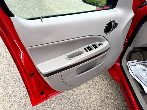 Used 2009 Chevrolet HHR LS image 11
