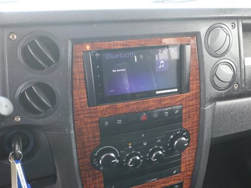 Used 2008 Jeep Commander Limited RWD image 21