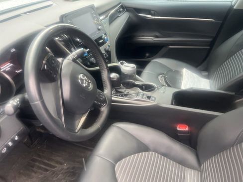 Used 2022 Toyota Camry SE w/ Cold Weather Package image 12
