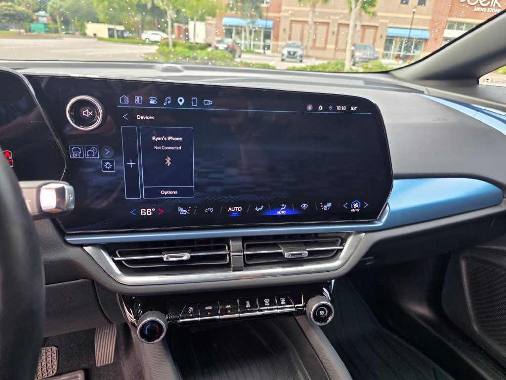Certified 2024 Chevrolet Equinox EV LT FWD image 17