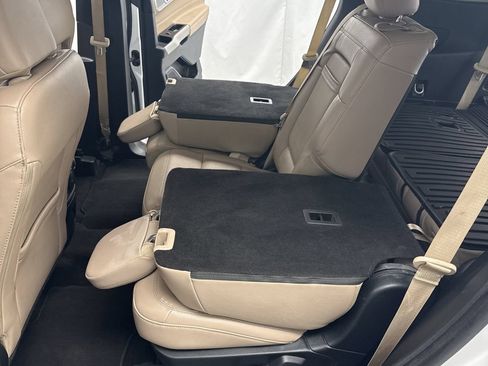 Used 2024 Ford Explorer Limited AWD/4WD image 34