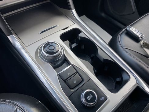 Used 2022 Ford Explorer XLT w/ Equipment Group 202A image 33