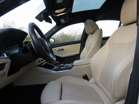 Used 2022 BMW 330i xDrive Sedan w/ Driving Assistance Package image 11