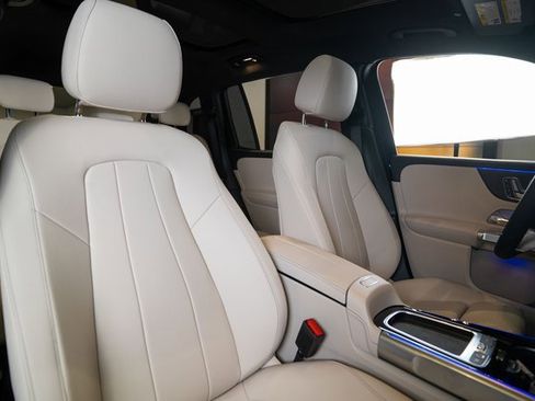 New 2026 Mercedes-Benz GLB 250 4MATIC image 11