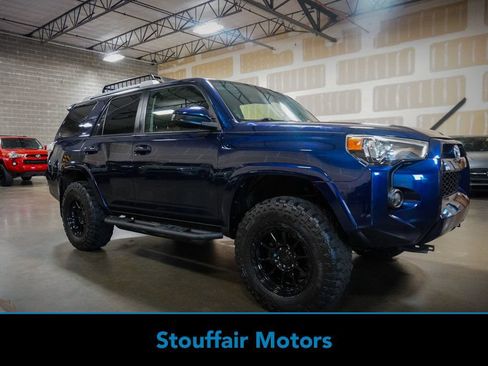 Used 2018 Toyota 4Runner SR5 AWD/4WD image 1