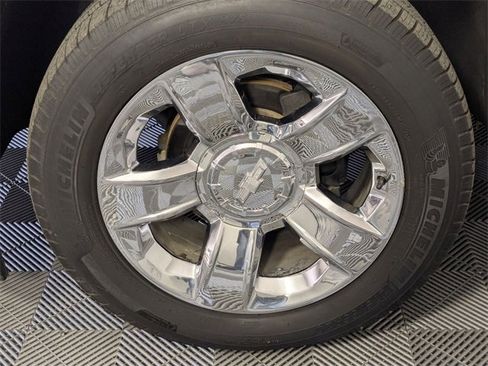 Used 2020 Chevrolet Suburban LT image 8