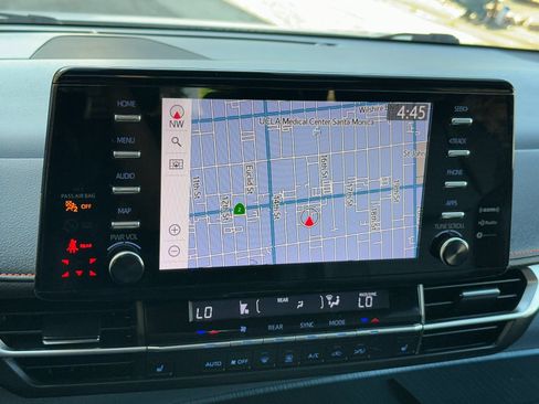 Used 2022 Toyota Sienna XSE FWD image 23