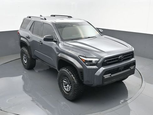 Used 2025 Toyota 4Runner SR5 AWD/4WD image 19