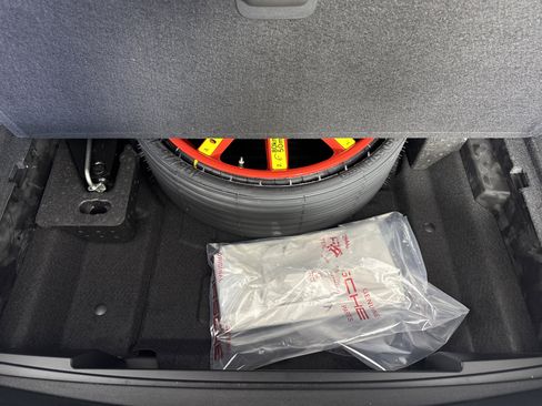 Used 2023 Porsche Macan Turbo image 23