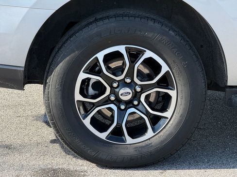 Used 2024 Ford Expedition XLT image 8