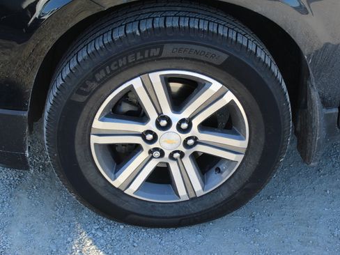 Used 2017 Chevrolet Traverse LT image 3