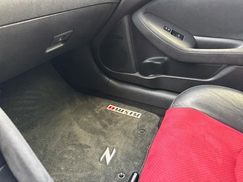 Used 2017 Nissan 370Z NISMO image 32