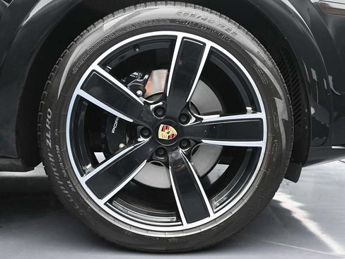 Certified 2023 Porsche Cayenne GTS AWD/4WD image 25