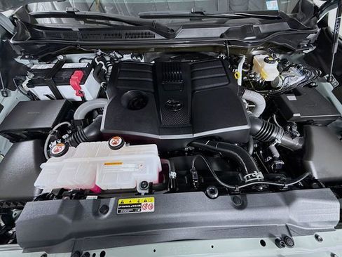 Certified 2025 Toyota Tundra Limited AWD/4WD image 31