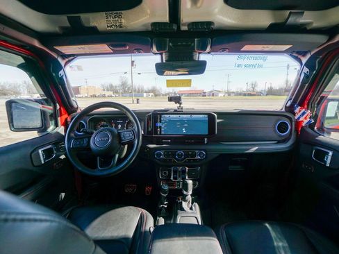 Used 2024 Jeep Wrangler Unlimited Rubicon image 16