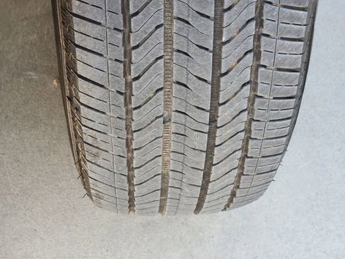 Used 2025 GMC Acadia Elevation image 12