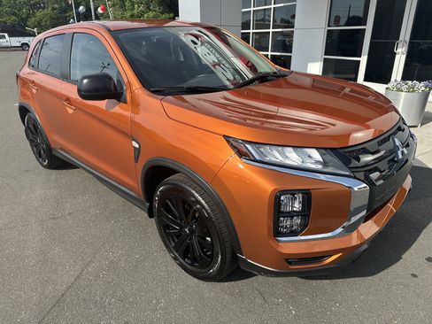 Used 2025 Mitsubishi Outlander Sport LE AWD/4WD image 2