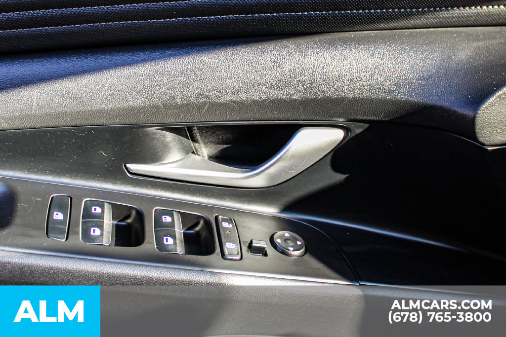 Used 2025 Hyundai Elantra SEL FWD image 36